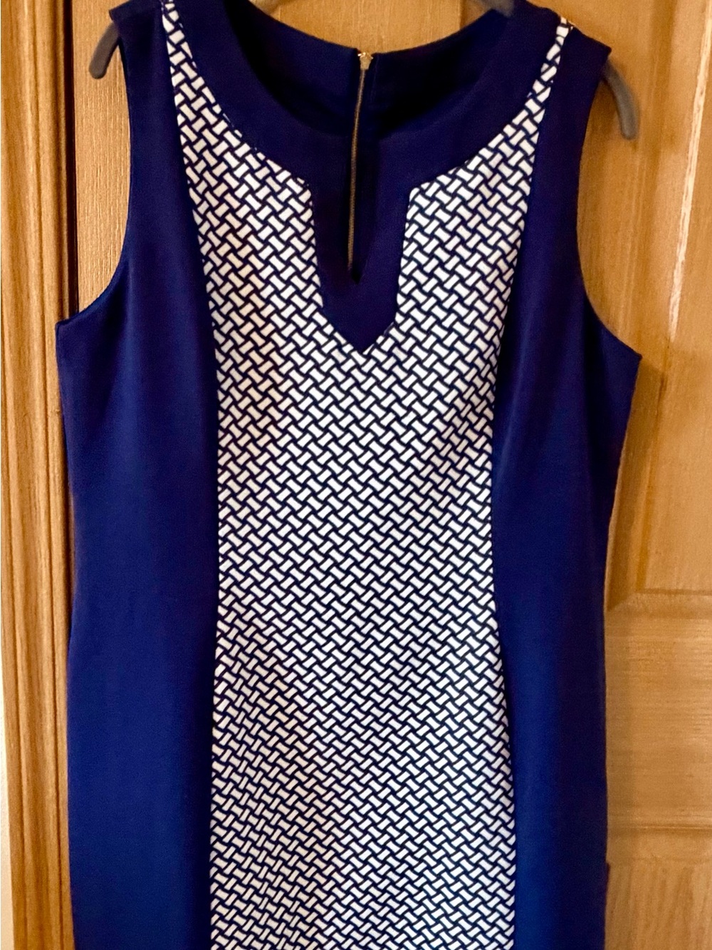 Tahari Navy and White Sleeveless Sheath Dress